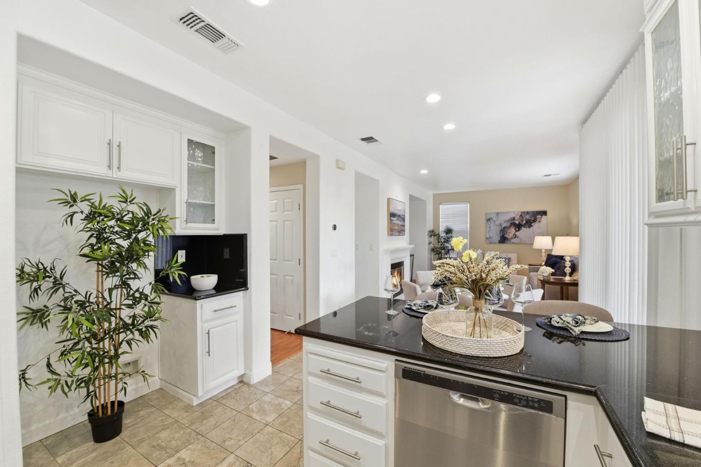 Detail Gallery Image 12 of 30 For 2979 Stallion Way, San Jose,  CA 95121 - 3 Beds | 2/1 Baths