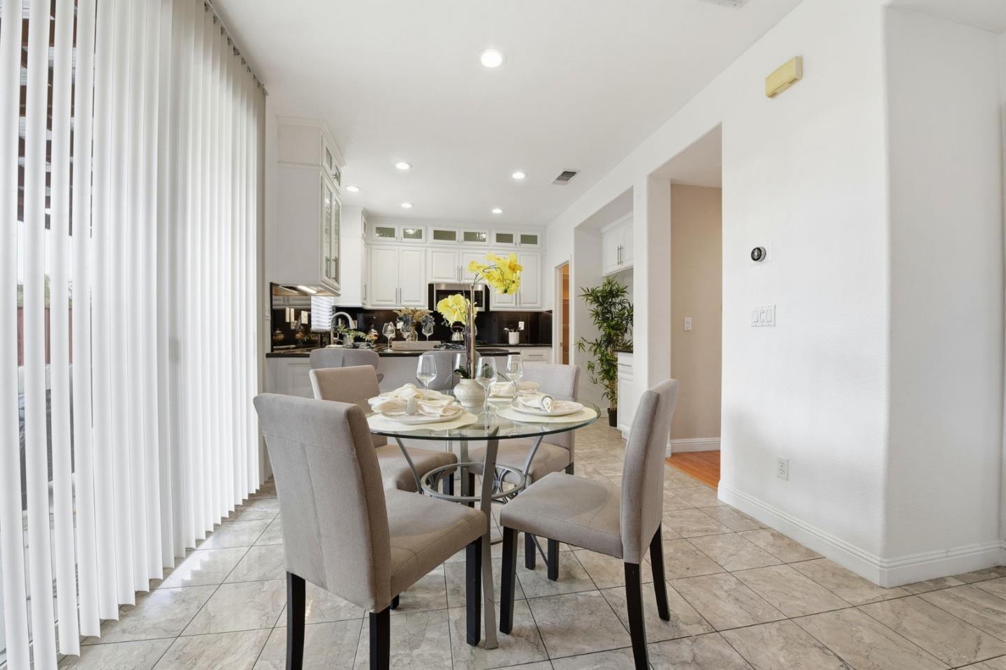 Detail Gallery Image 13 of 30 For 2979 Stallion Way, San Jose,  CA 95121 - 3 Beds | 2/1 Baths