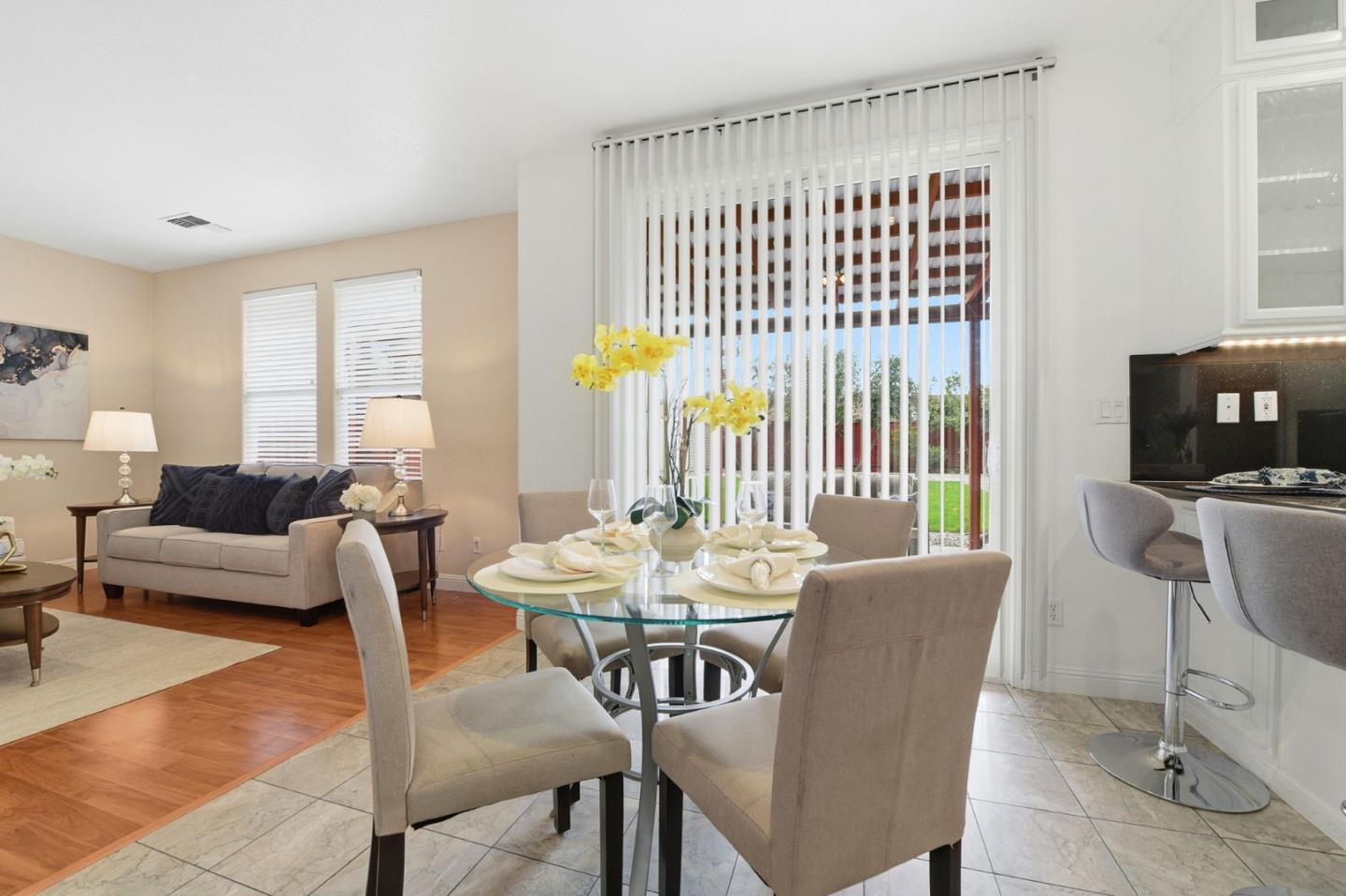 Detail Gallery Image 14 of 30 For 2979 Stallion Way, San Jose,  CA 95121 - 3 Beds | 2/1 Baths