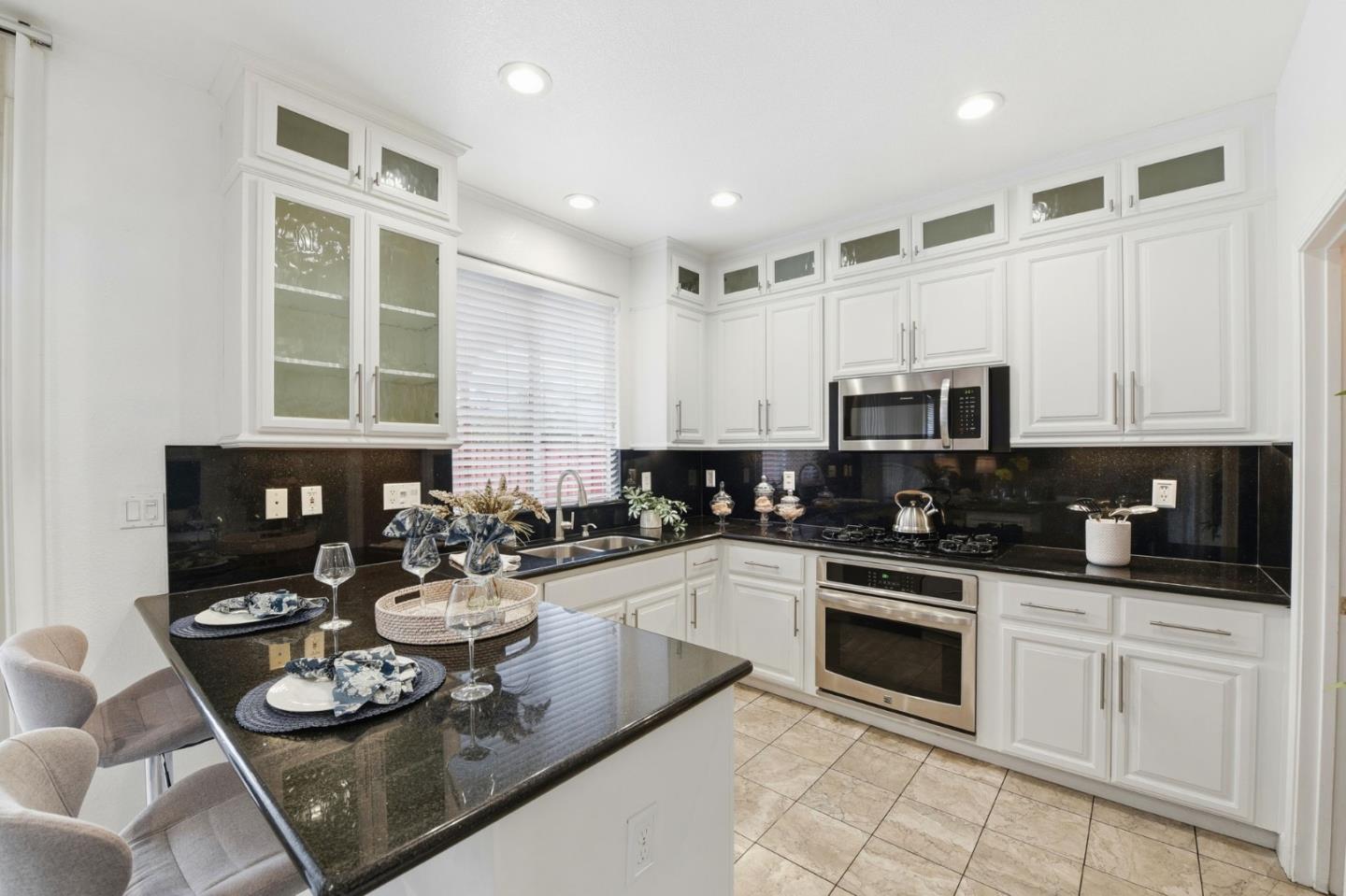 Detail Gallery Image 9 of 30 For 2979 Stallion Way, San Jose,  CA 95121 - 3 Beds | 2/1 Baths