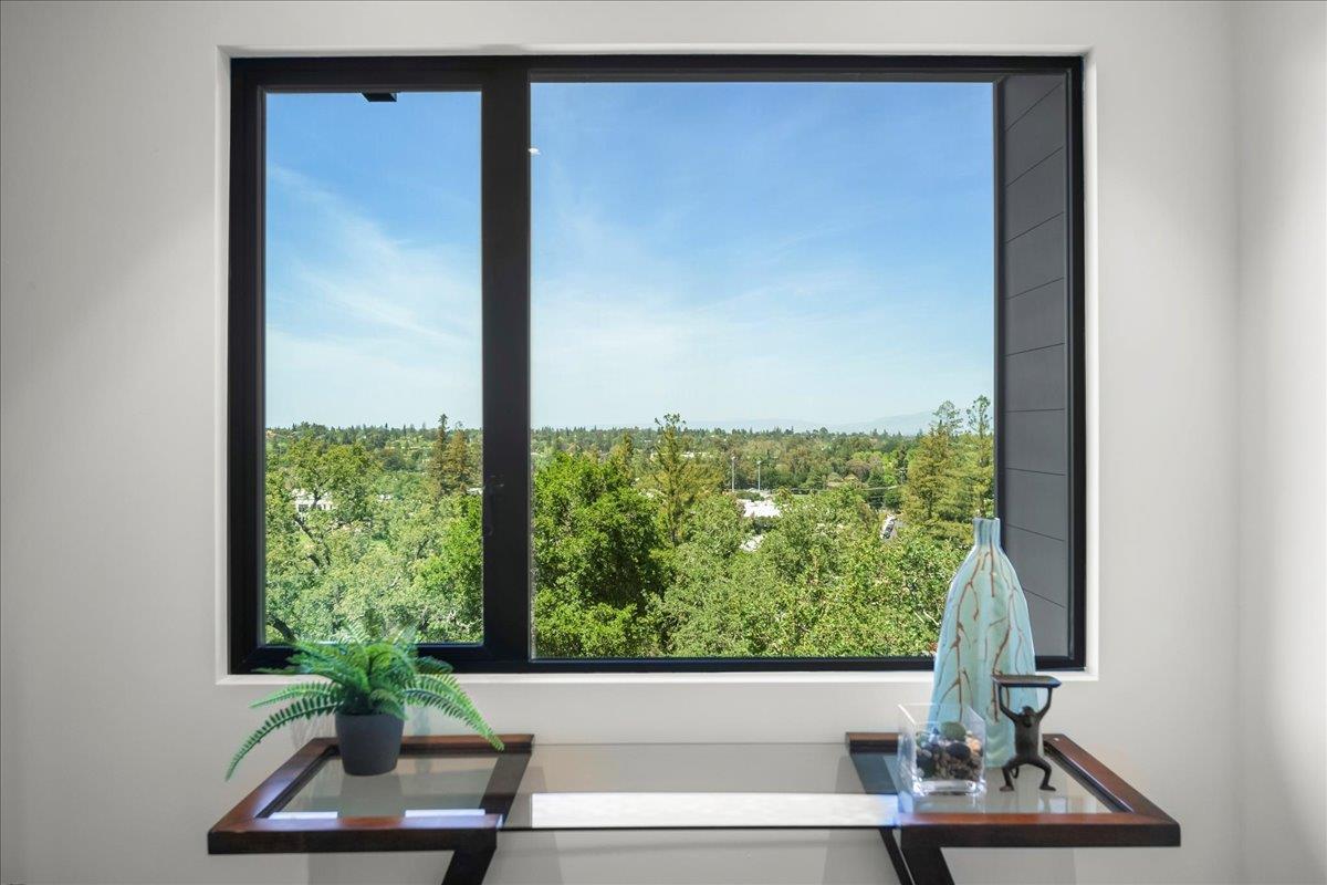 Detail Gallery Image 8 of 29 For 25 Grove St, Los Gatos,  CA 95030 - 4 Beds | 3/1 Baths