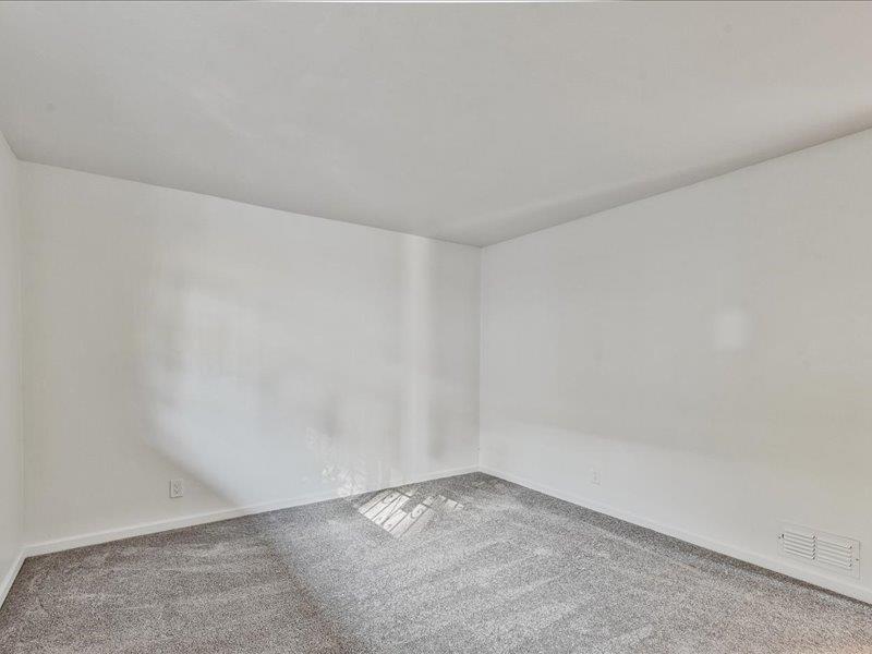 Detail Gallery Image 11 of 46 For 750 Bacon St #2,  San Francisco,  CA 94134 - 2 Beds | 1 Baths