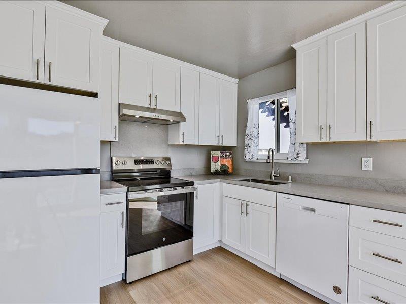 Detail Gallery Image 2 of 46 For 750 Bacon St #2,  San Francisco,  CA 94134 - 2 Beds | 1 Baths
