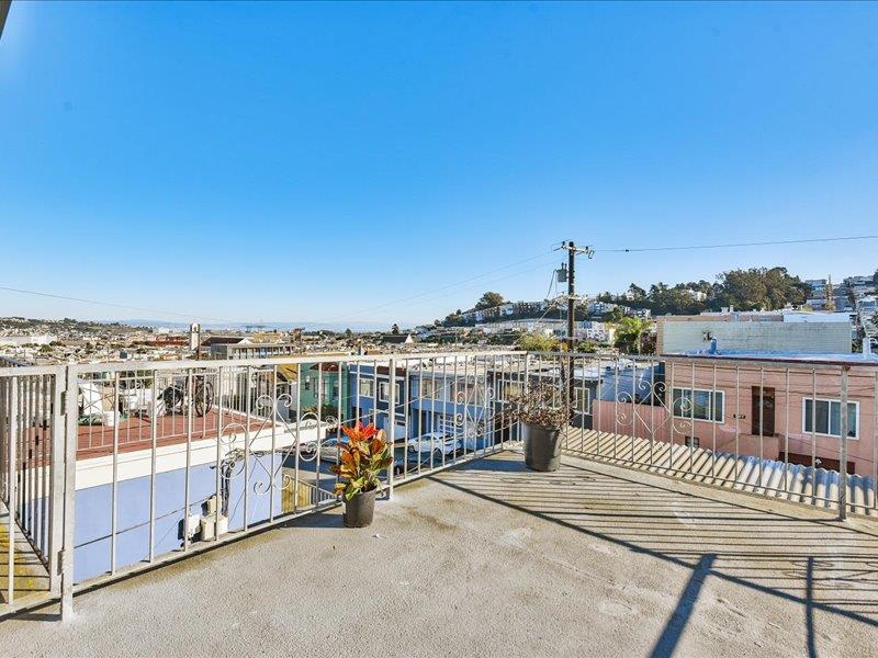Detail Gallery Image 30 of 46 For 750 Bacon St #2,  San Francisco,  CA 94134 - 2 Beds | 1 Baths