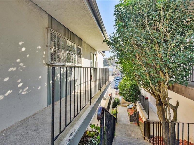 Detail Gallery Image 32 of 46 For 750 Bacon St #2,  San Francisco,  CA 94134 - 2 Beds | 1 Baths