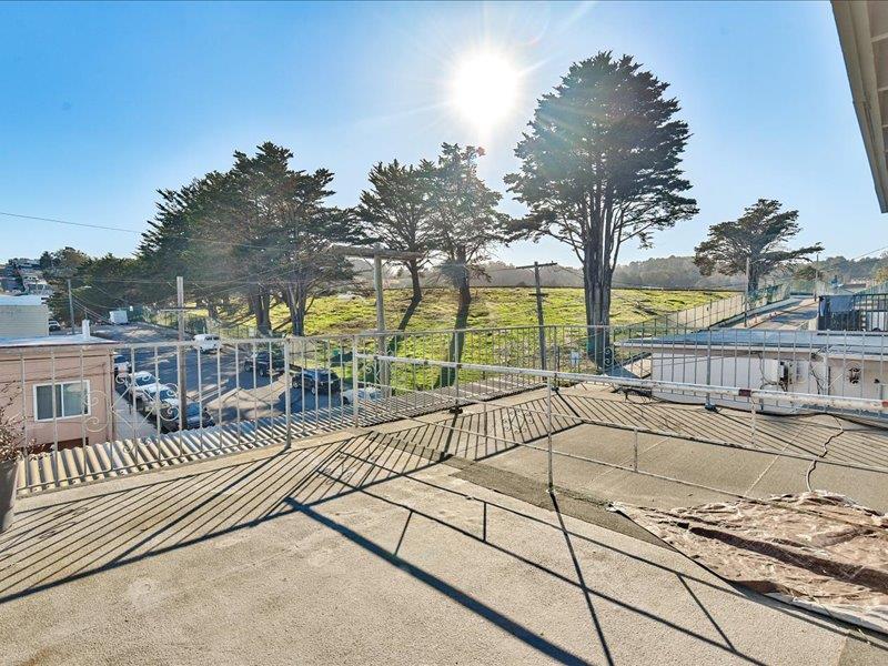 Detail Gallery Image 6 of 46 For 750 Bacon St #2,  San Francisco,  CA 94134 - 2 Beds | 1 Baths