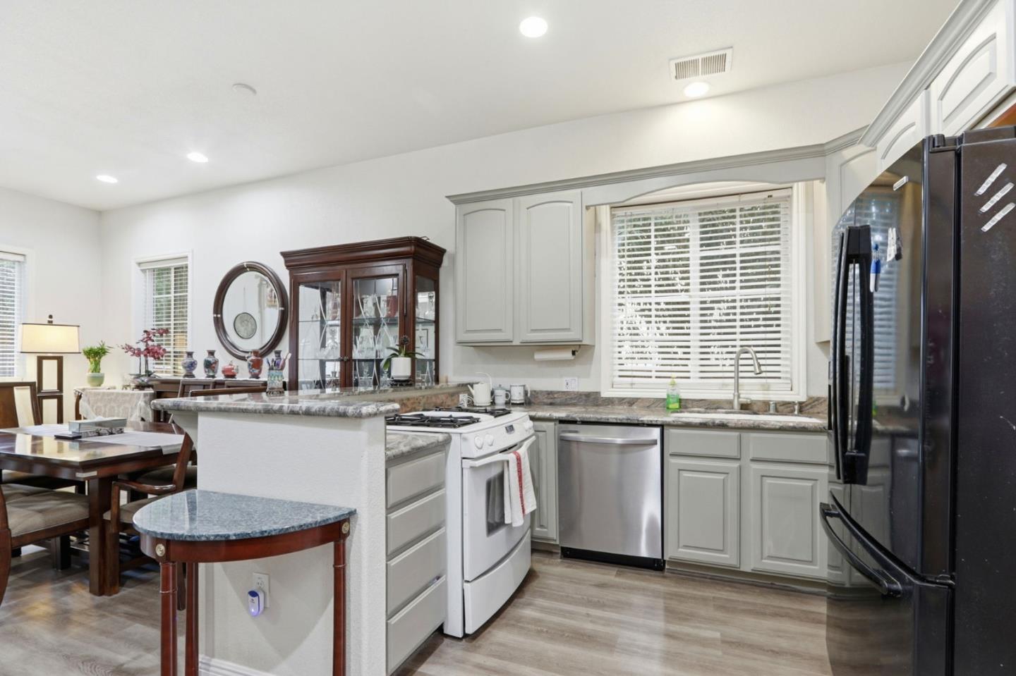 Detail Gallery Image 6 of 29 For 539 Boynton Ave, San Jose,  CA 95117 - 3 Beds | 2/1 Baths