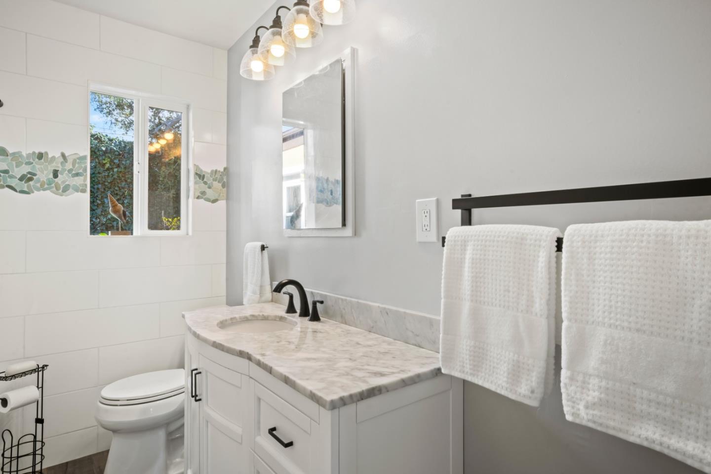 Detail Gallery Image 16 of 25 For 1080 Douglas Ct, Seaside,  CA 93955 - 3 Beds | 1/1 Baths