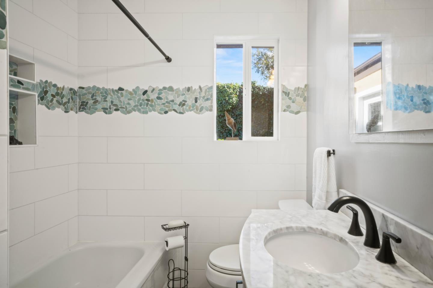 Detail Gallery Image 17 of 25 For 1080 Douglas Ct, Seaside,  CA 93955 - 3 Beds | 1/1 Baths