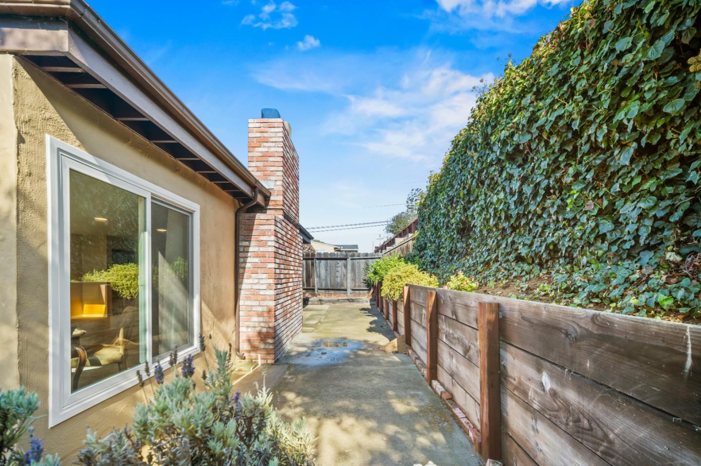 Detail Gallery Image 22 of 25 For 1080 Douglas Ct, Seaside,  CA 93955 - 3 Beds | 1/1 Baths