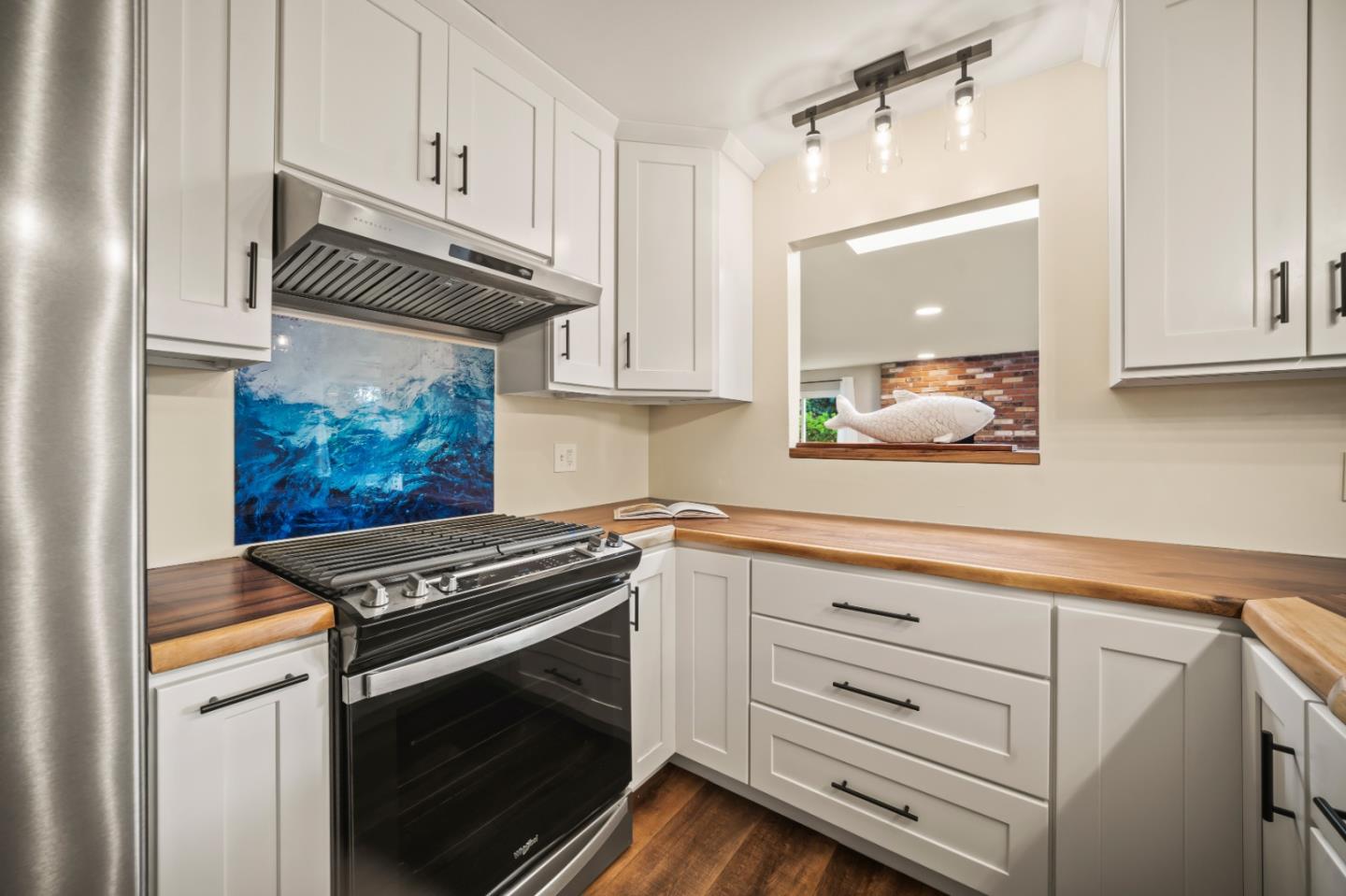 Detail Gallery Image 5 of 25 For 1080 Douglas Ct, Seaside,  CA 93955 - 3 Beds | 1/1 Baths