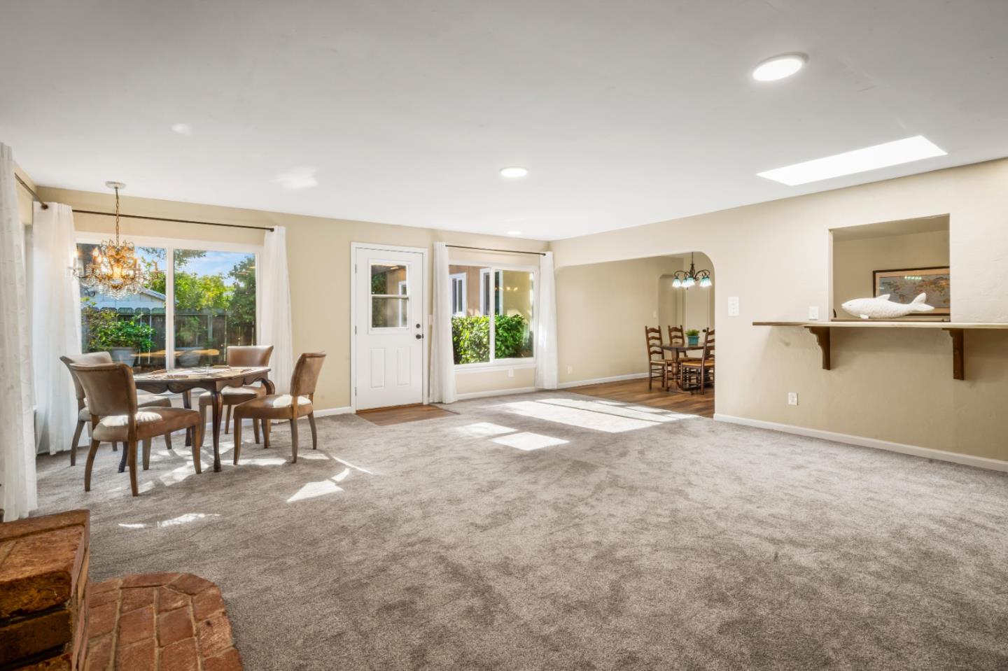 Detail Gallery Image 8 of 25 For 1080 Douglas Ct, Seaside,  CA 93955 - 3 Beds | 1/1 Baths