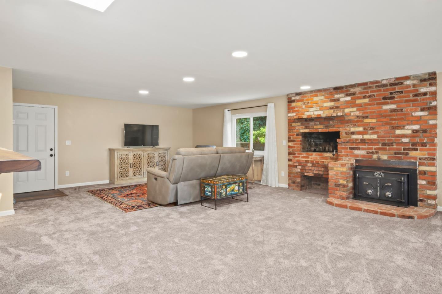 Detail Gallery Image 9 of 25 For 1080 Douglas Ct, Seaside,  CA 93955 - 3 Beds | 1/1 Baths