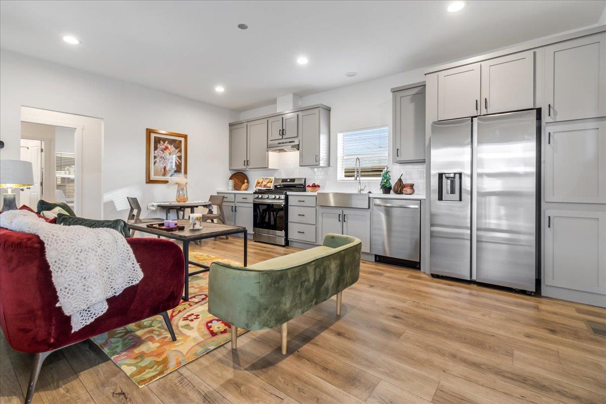 Detail Gallery Image 5 of 20 For 1146 Birch Avenue #37,  Seaside,  CA 93955 - 2 Beds | 2 Baths