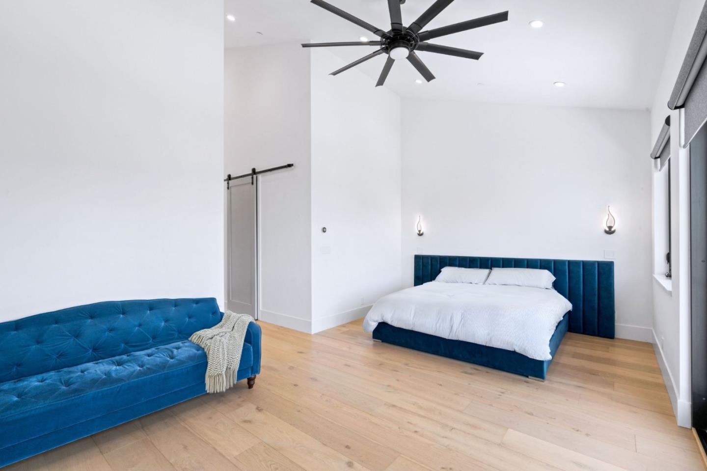 Detail Gallery Image 16 of 52 For 1016 Escalero Ave, Pacifica,  CA 94044 - 5 Beds | 5 Baths