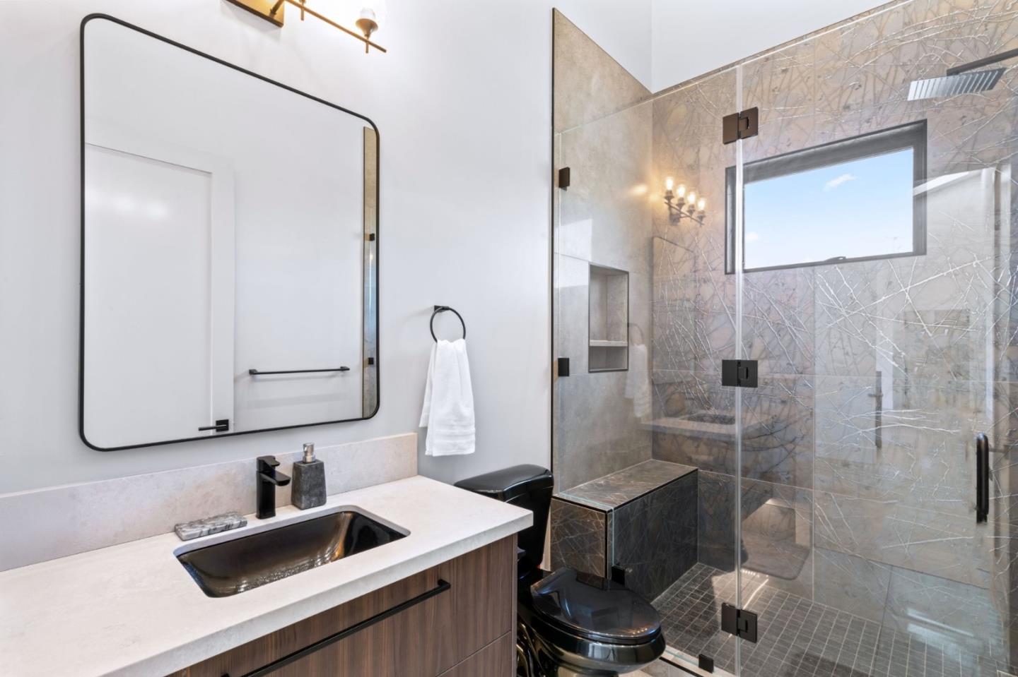 Detail Gallery Image 24 of 52 For 1016 Escalero Ave, Pacifica,  CA 94044 - 5 Beds | 5 Baths