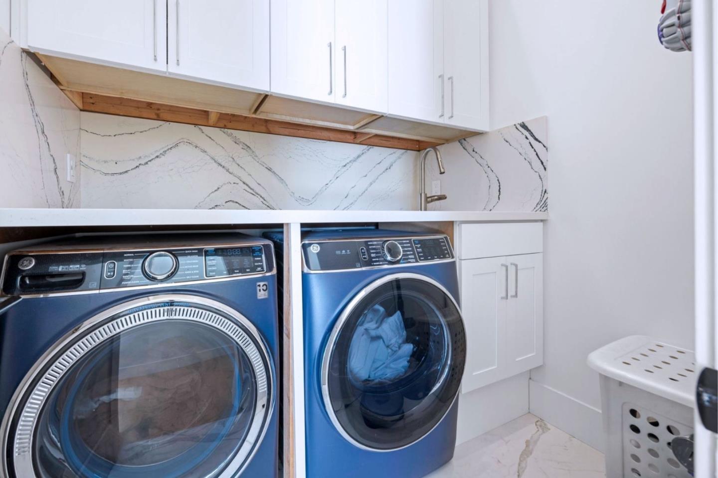 Detail Gallery Image 27 of 52 For 1016 Escalero Ave, Pacifica,  CA 94044 - 5 Beds | 5 Baths