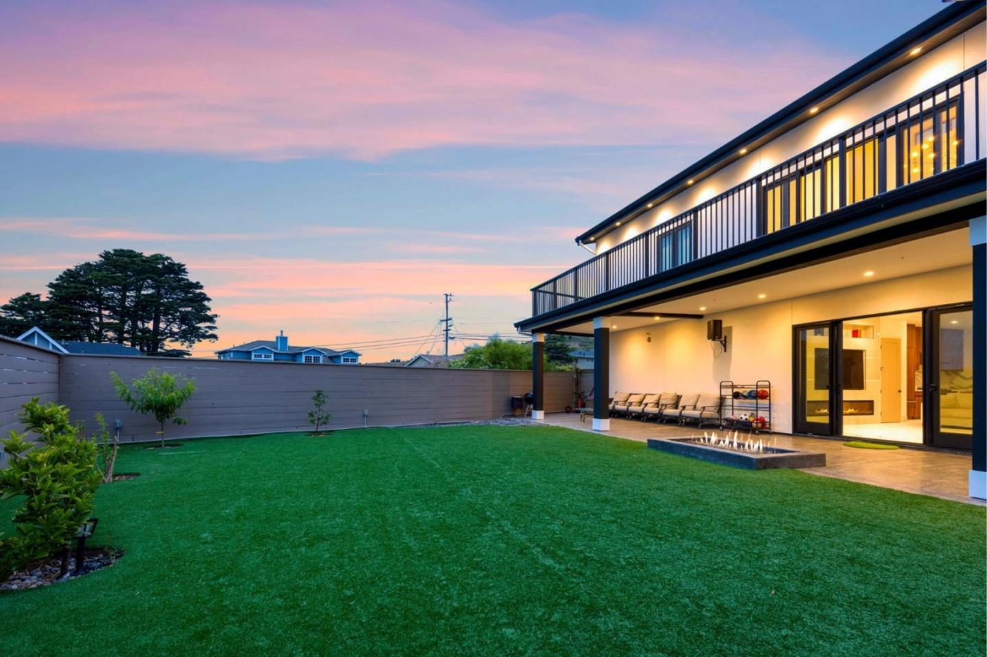 Detail Gallery Image 3 of 52 For 1016 Escalero Ave, Pacifica,  CA 94044 - 5 Beds | 5 Baths