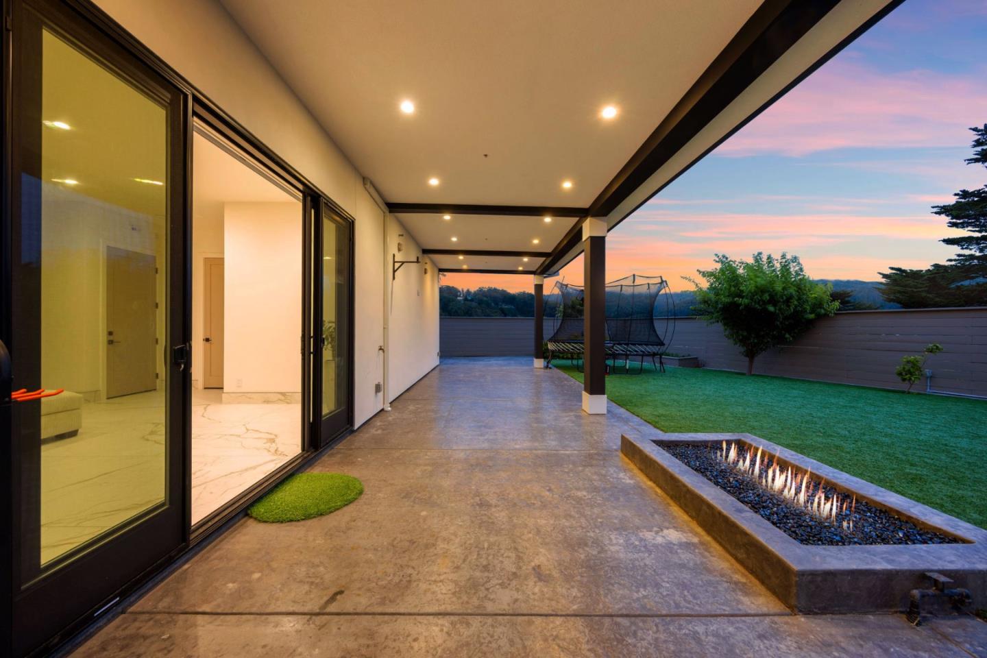 Detail Gallery Image 39 of 52 For 1016 Escalero Ave, Pacifica,  CA 94044 - 5 Beds | 5 Baths