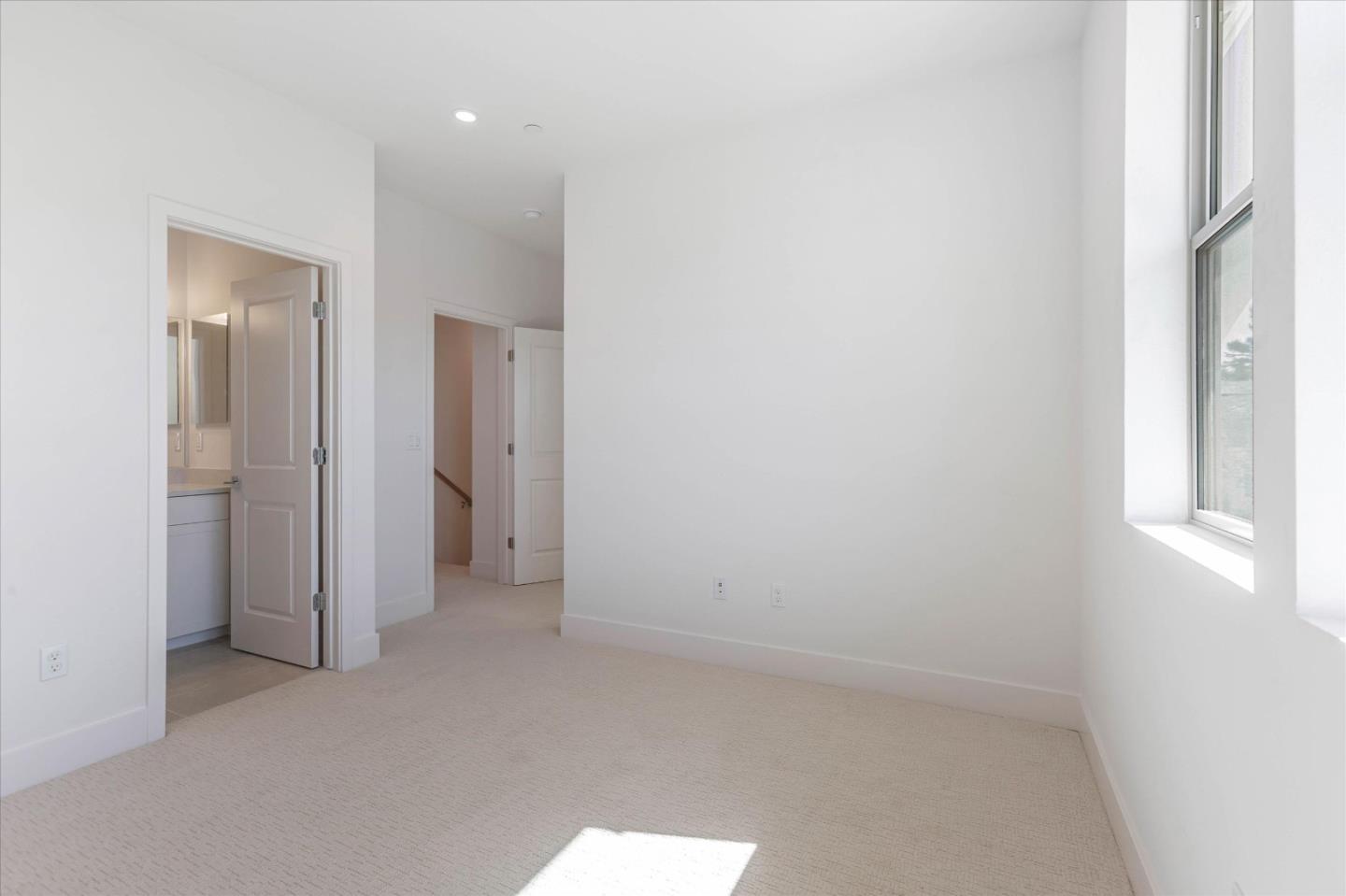 Detail Gallery Image 10 of 13 For 2739 Oak Rd, Walnut Creek,  CA 94597 - 3 Beds | 2/1 Baths