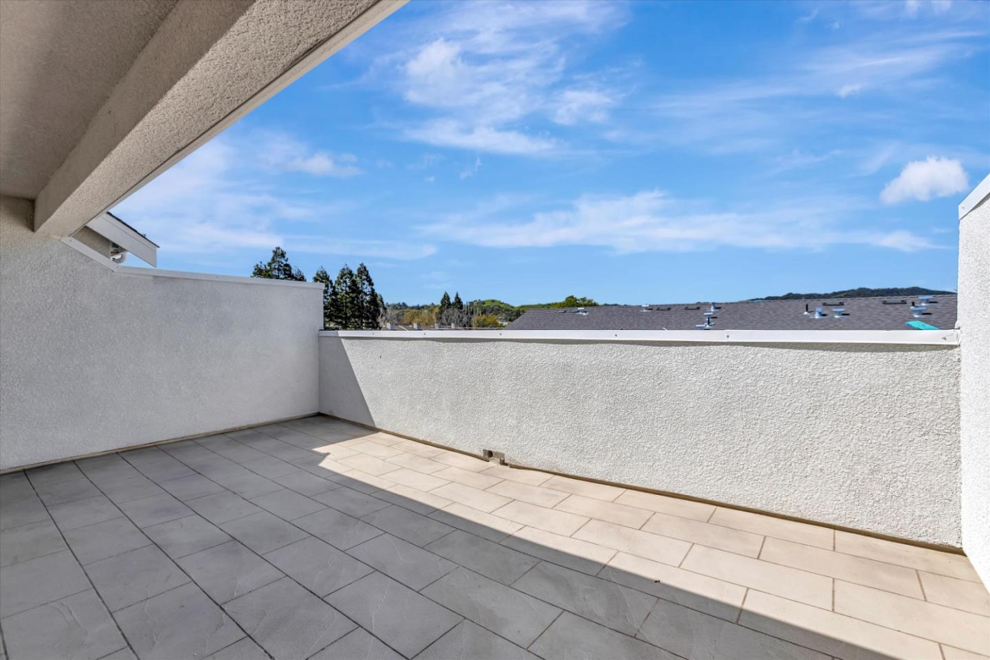 Detail Gallery Image 2 of 13 For 2739 Oak Rd, Walnut Creek,  CA 94597 - 3 Beds | 2/1 Baths