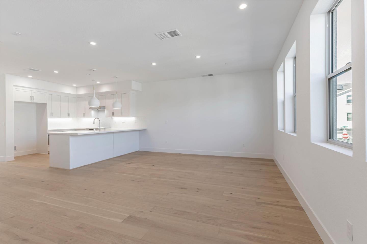 Detail Gallery Image 8 of 13 For 2739 Oak Rd, Walnut Creek,  CA 94597 - 3 Beds | 2/1 Baths