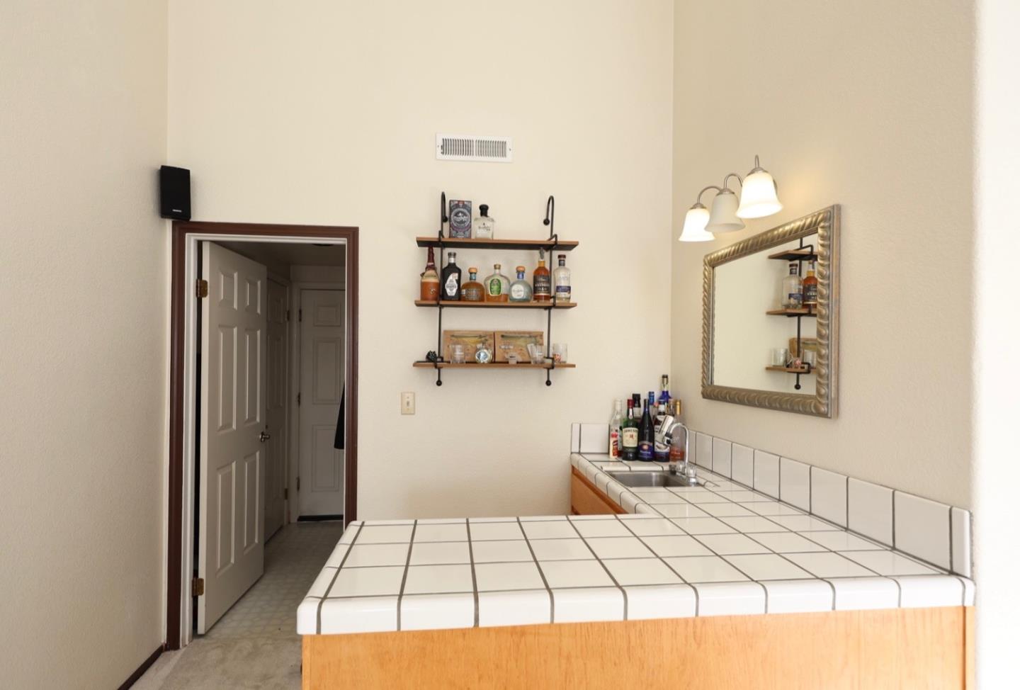 Detail Gallery Image 10 of 24 For 1243 De Cunha Ct, Salinas,  CA 93906 - 4 Beds | 2/1 Baths