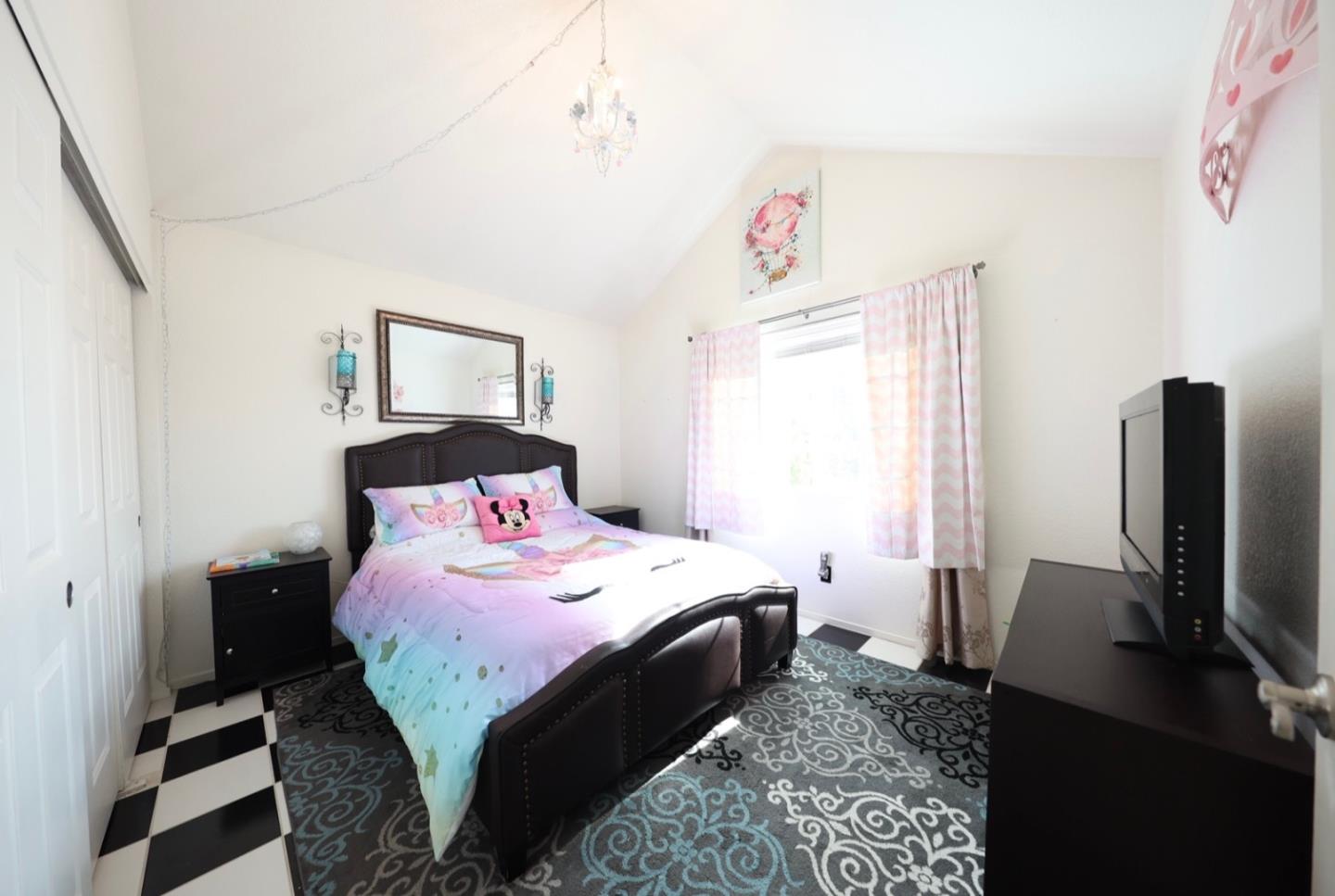 Detail Gallery Image 13 of 24 For 1243 De Cunha Ct, Salinas,  CA 93906 - 4 Beds | 2/1 Baths