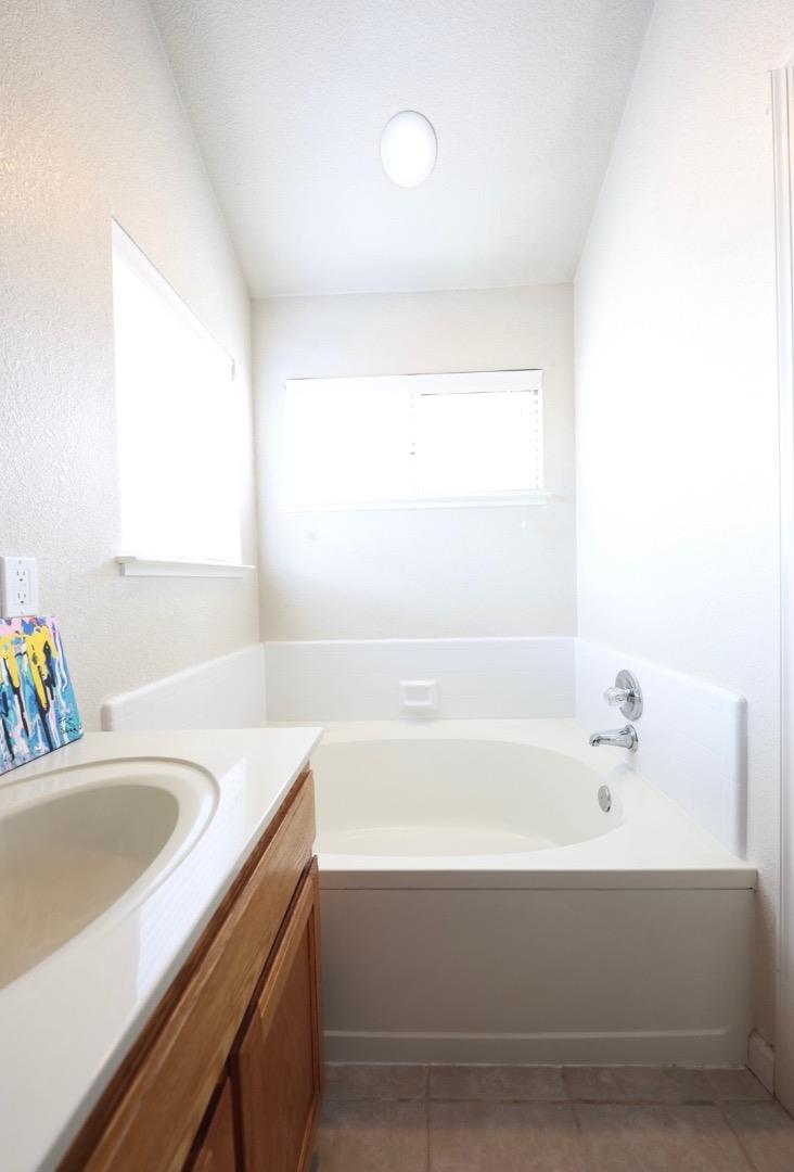 Detail Gallery Image 21 of 24 For 1243 De Cunha Ct, Salinas,  CA 93906 - 4 Beds | 2/1 Baths