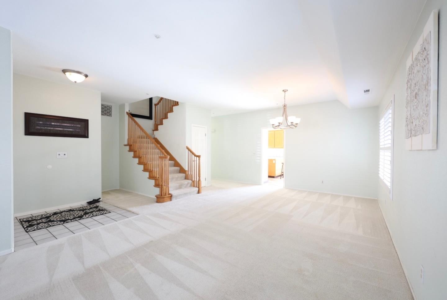 Detail Gallery Image 5 of 24 For 1243 De Cunha Ct, Salinas,  CA 93906 - 4 Beds | 2/1 Baths