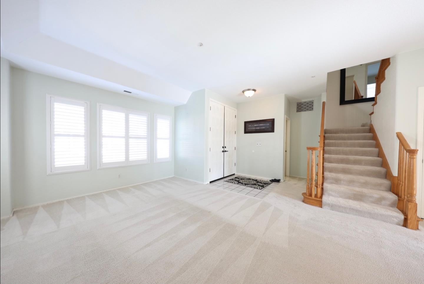 Detail Gallery Image 6 of 24 For 1243 De Cunha Ct, Salinas,  CA 93906 - 4 Beds | 2/1 Baths