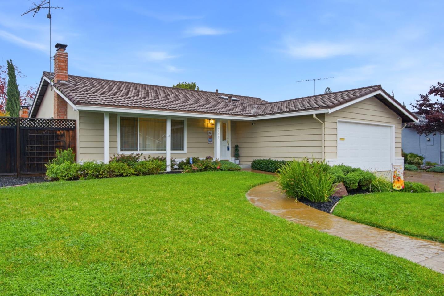 Detail Gallery Image 2 of 41 For 2757 Estella Dr, Santa Clara,  CA 95051 - 4 Beds | 2 Baths