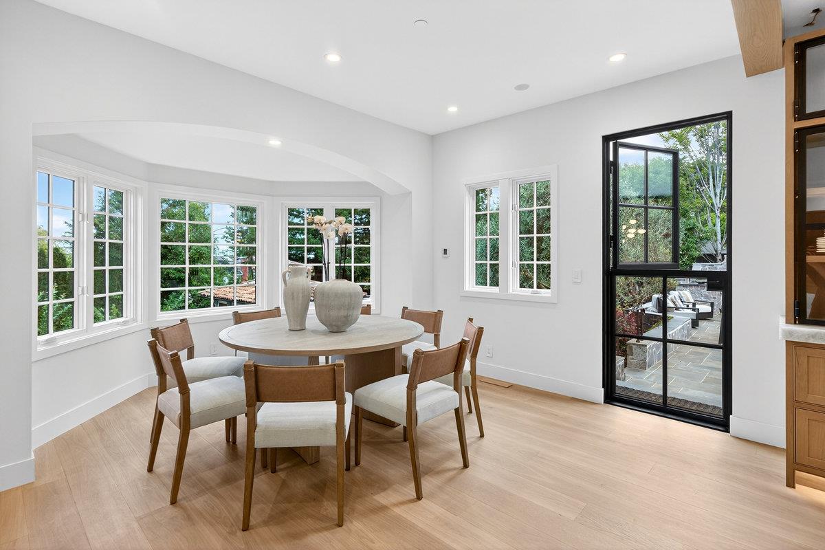 Detail Gallery Image 17 of 54 For 729 Chiltern Rd, Hillsborough,  CA 94010 - 5 Beds | 7/1 Baths