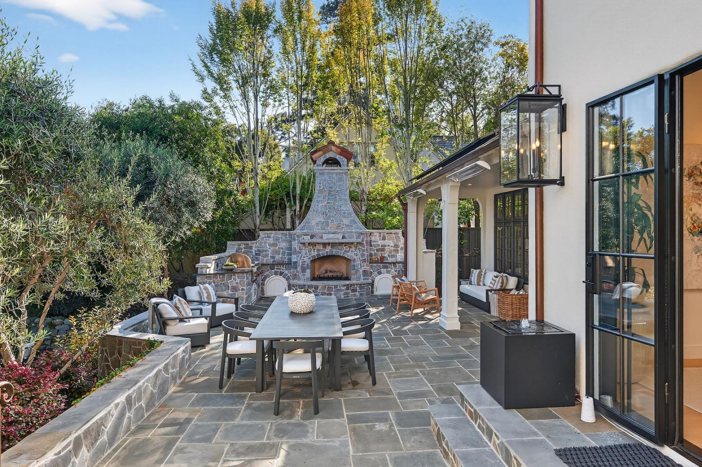 Detail Gallery Image 18 of 54 For 729 Chiltern Rd, Hillsborough,  CA 94010 - 5 Beds | 7/1 Baths