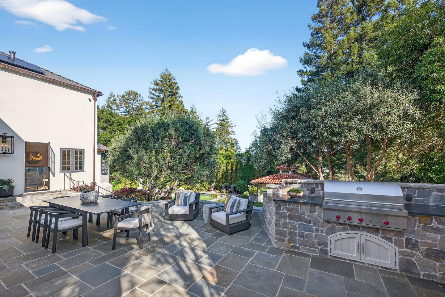 Detail Gallery Image 19 of 54 For 729 Chiltern Rd, Hillsborough,  CA 94010 - 5 Beds | 7/1 Baths