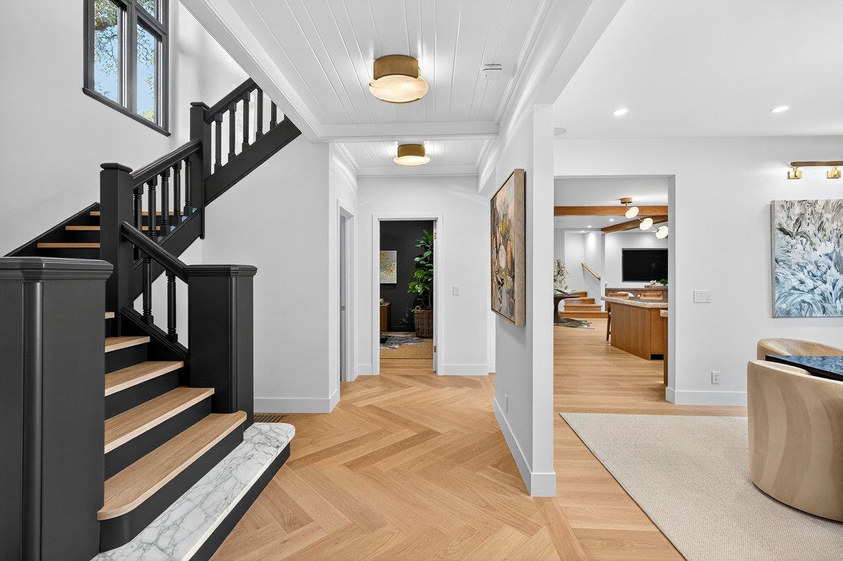 Detail Gallery Image 22 of 54 For 729 Chiltern Rd, Hillsborough,  CA 94010 - 5 Beds | 7/1 Baths