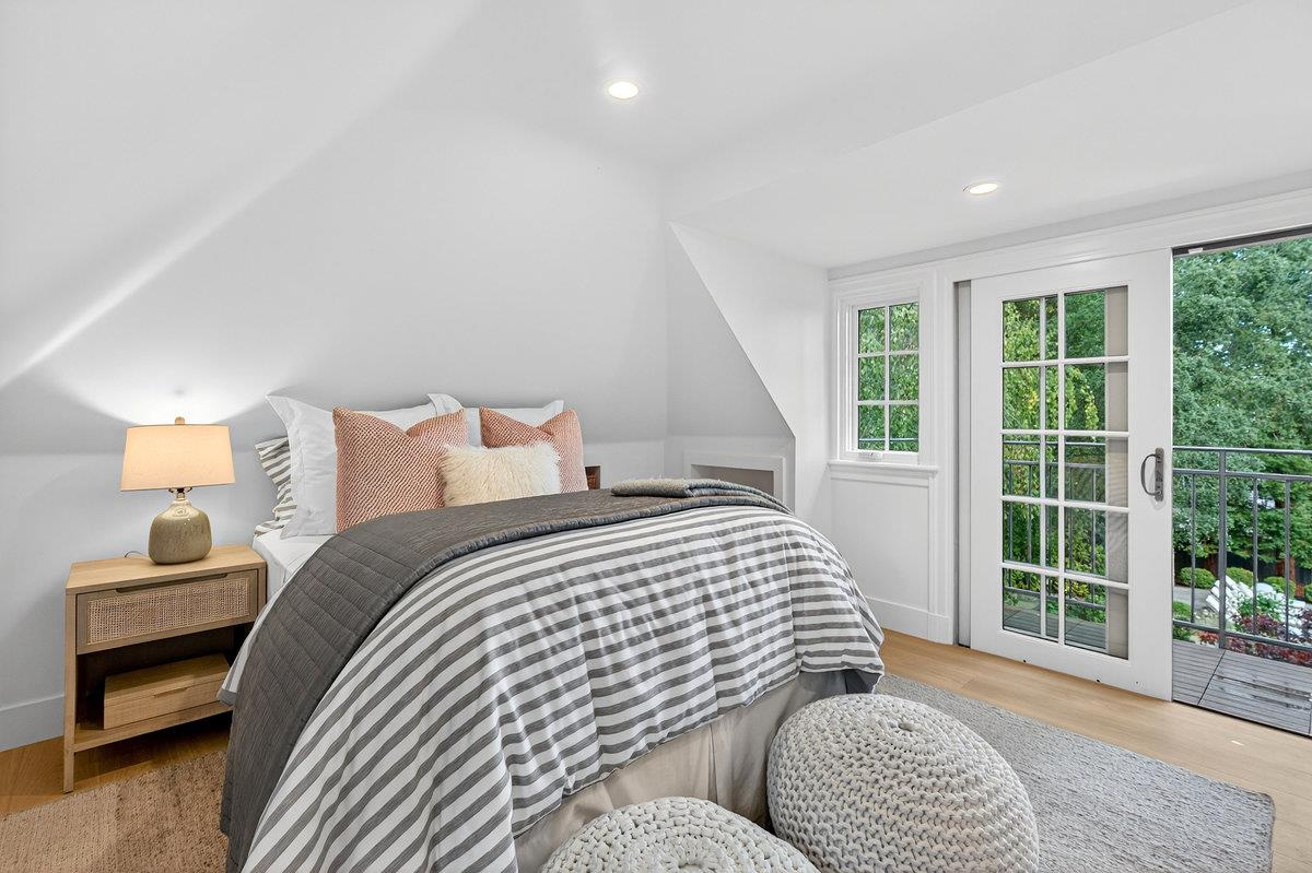 Detail Gallery Image 32 of 54 For 729 Chiltern Rd, Hillsborough,  CA 94010 - 5 Beds | 7/1 Baths