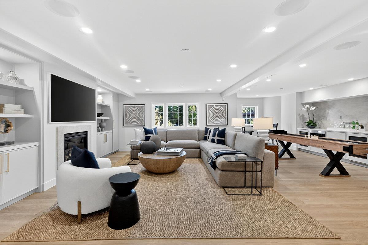 Detail Gallery Image 35 of 54 For 729 Chiltern Rd, Hillsborough,  CA 94010 - 5 Beds | 7/1 Baths