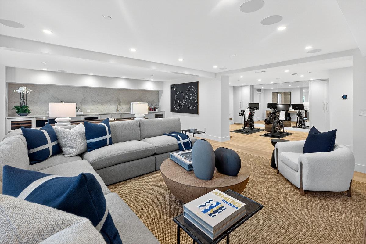 Detail Gallery Image 36 of 54 For 729 Chiltern Rd, Hillsborough,  CA 94010 - 5 Beds | 7/1 Baths