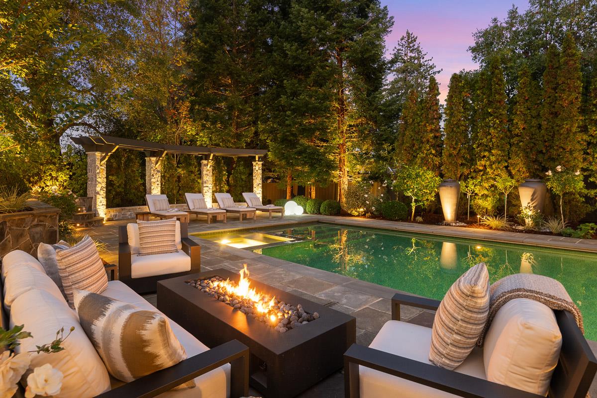 Detail Gallery Image 47 of 54 For 729 Chiltern Rd, Hillsborough,  CA 94010 - 5 Beds | 7/1 Baths