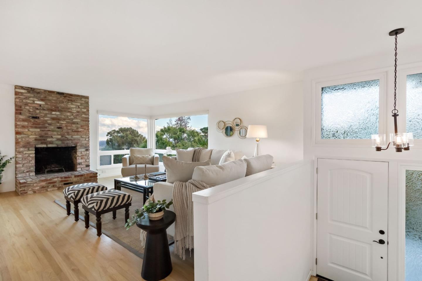 Detail Gallery Image 10 of 52 For 3848 Vineyard Dr, Redwood City,  CA 94061 - 4 Beds | 2/1 Baths