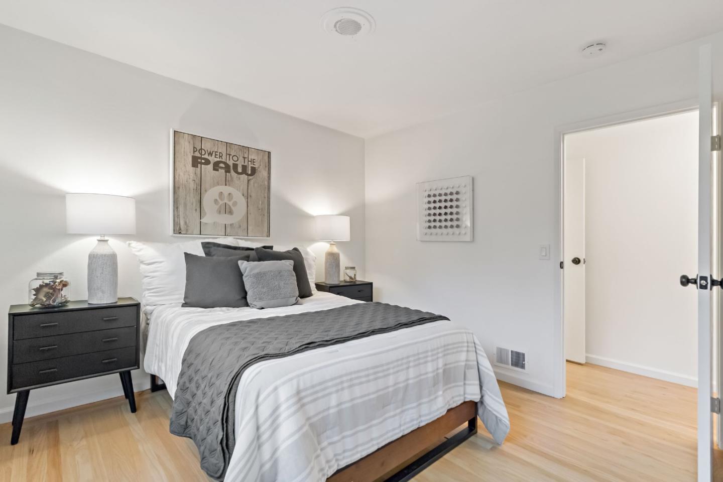 Detail Gallery Image 18 of 52 For 3848 Vineyard Dr, Redwood City,  CA 94061 - 4 Beds | 2/1 Baths