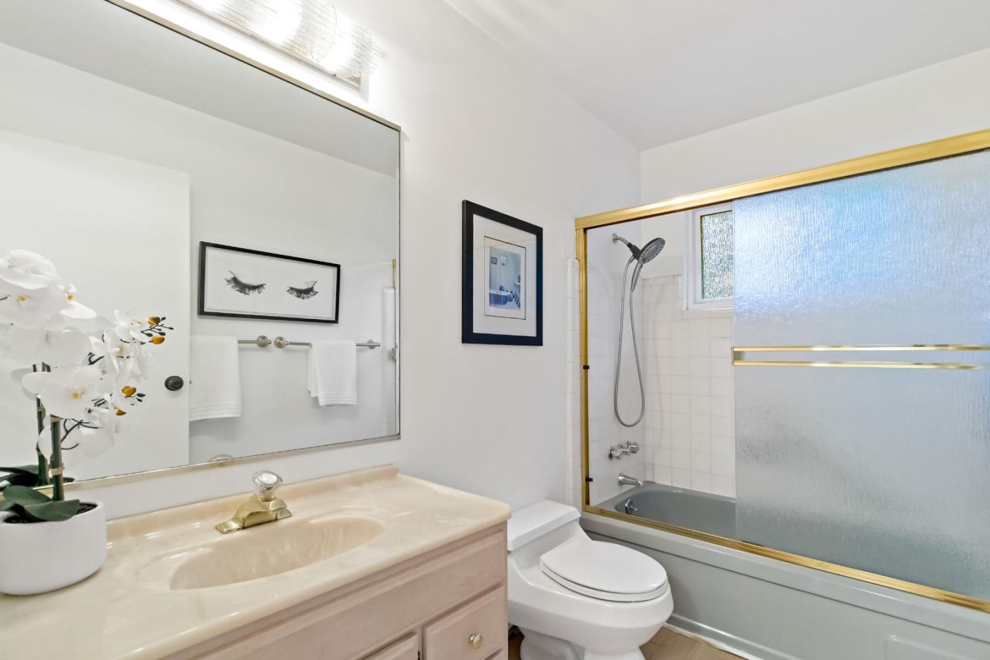 Detail Gallery Image 19 of 52 For 3848 Vineyard Dr, Redwood City,  CA 94061 - 4 Beds | 2/1 Baths