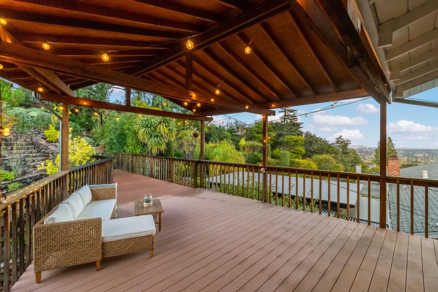 Detail Gallery Image 31 of 52 For 3848 Vineyard Dr, Redwood City,  CA 94061 - 4 Beds | 2/1 Baths