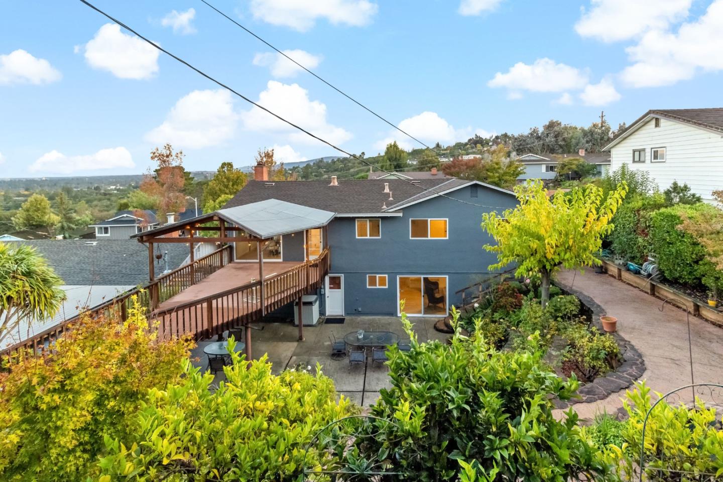 Detail Gallery Image 32 of 52 For 3848 Vineyard Dr, Redwood City,  CA 94061 - 4 Beds | 2/1 Baths