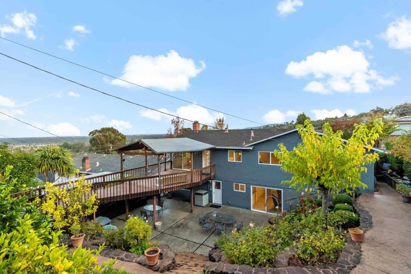 Detail Gallery Image 33 of 52 For 3848 Vineyard Dr, Redwood City,  CA 94061 - 4 Beds | 2/1 Baths