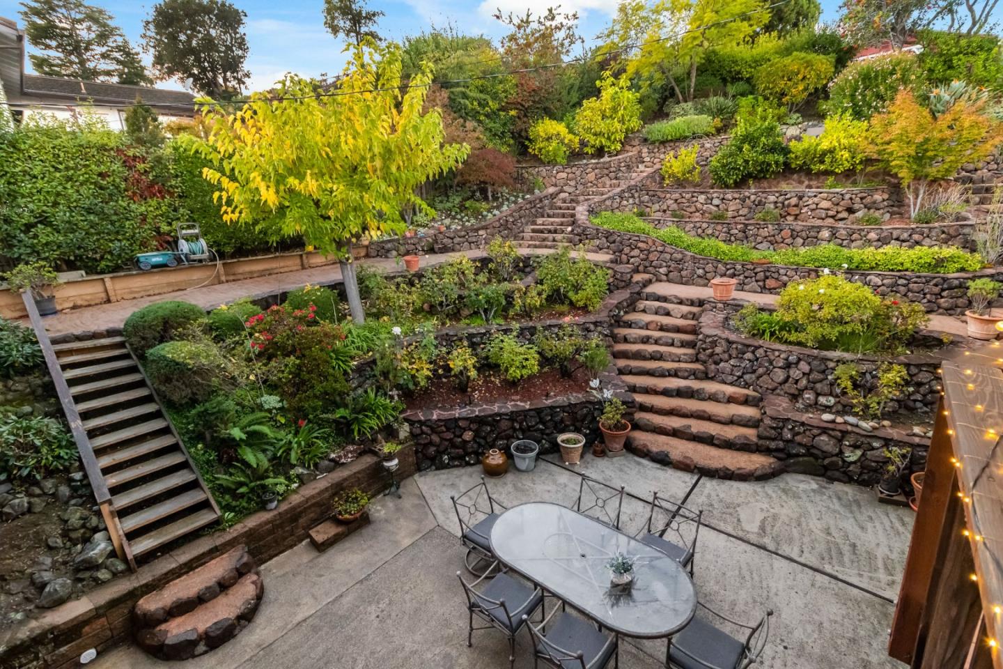 Detail Gallery Image 34 of 52 For 3848 Vineyard Dr, Redwood City,  CA 94061 - 4 Beds | 2/1 Baths