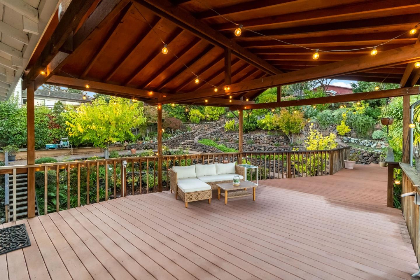 Detail Gallery Image 35 of 52 For 3848 Vineyard Dr, Redwood City,  CA 94061 - 4 Beds | 2/1 Baths