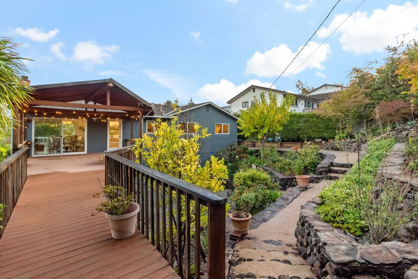 Detail Gallery Image 37 of 52 For 3848 Vineyard Dr, Redwood City,  CA 94061 - 4 Beds | 2/1 Baths