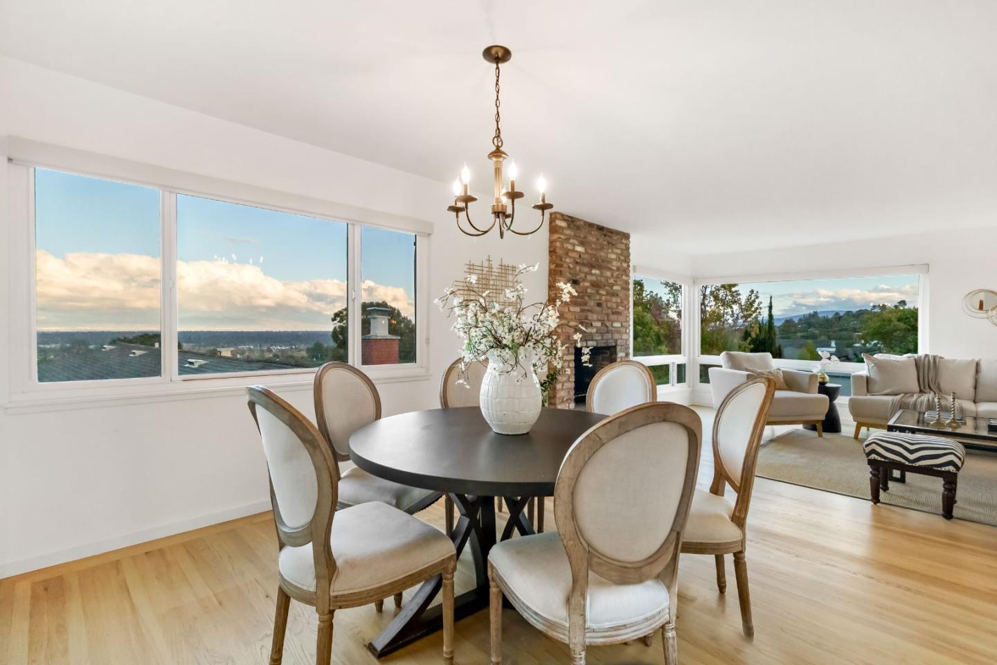 Detail Gallery Image 5 of 52 For 3848 Vineyard Dr, Redwood City,  CA 94061 - 4 Beds | 2/1 Baths